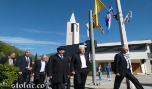 Pi&scaron;e: ČA::portal
